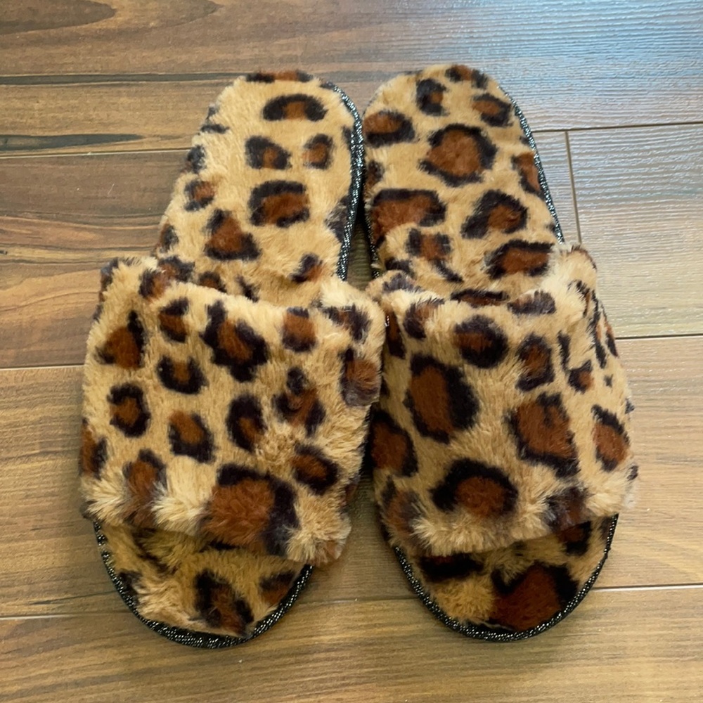 Secret Treasures Leopard Print Faux Fur Sleepers size 9-10 - Picture 1 of 6